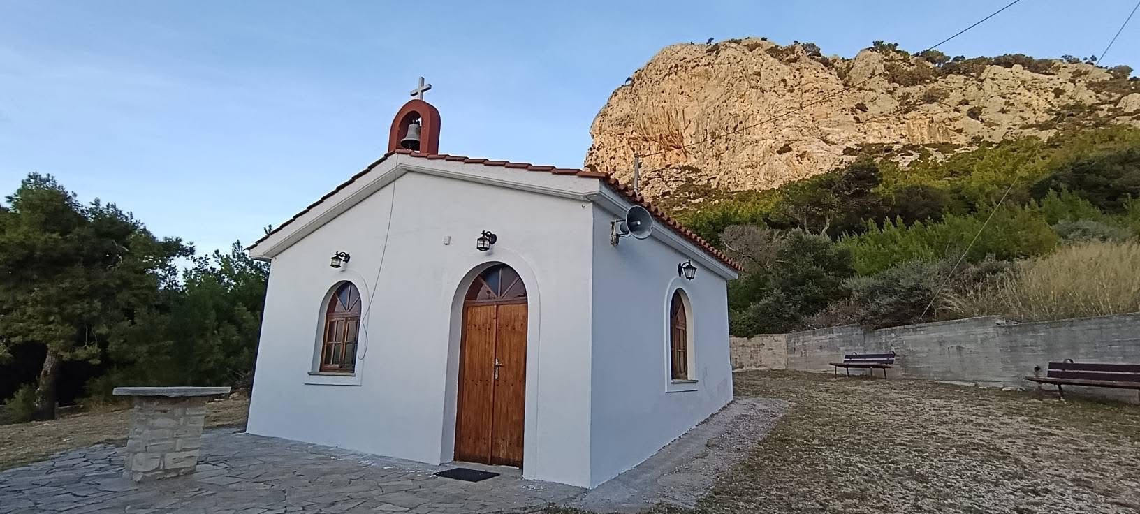 Εύβοια: Αγνώριστο έγινε ιστορικό εξωκλήσι – Η συγκινητική προσφορά παππού και εγγονού