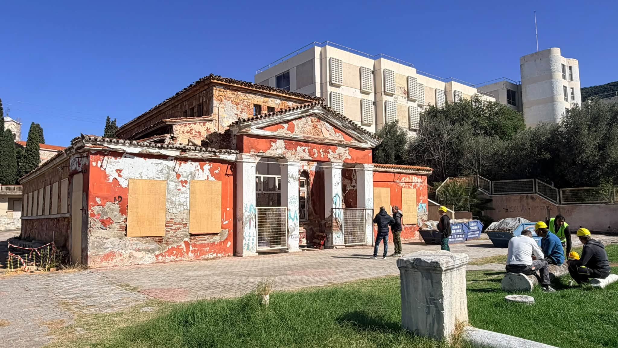 Κινδυνεύει να καταρρεύσει ιστορικό μνημείο στην Εύβοια: Άρχισαν τα έργα