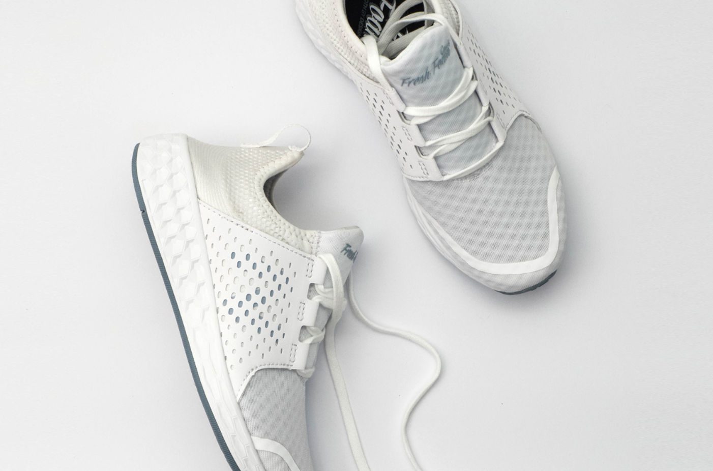 Πώς τα Sneakers Κατέκτησαν το Streetwear: Ο Απόλυτος Οδηγός Στυλ