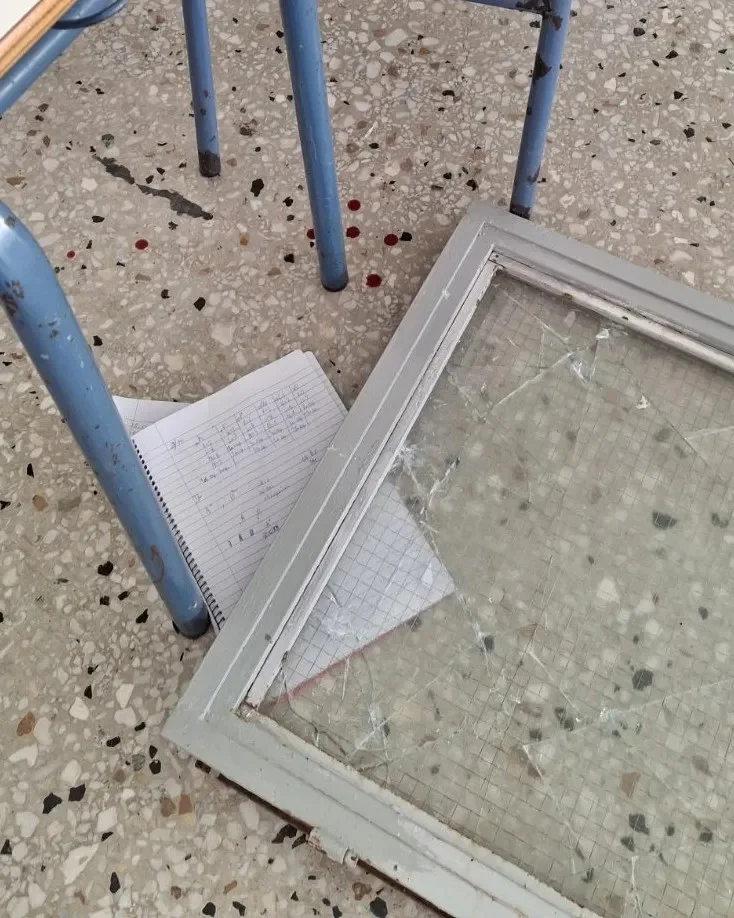 Σοκ σε σχολείο: Αποκολλήθηκε παράθυρο και τραυμάτισε μαθητή μέσα στην τάξη