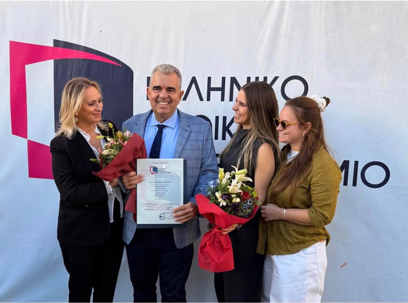 Δήμαρχος της Εύβοιας πήρε πτυχίο! Δίπλα του στην ορκωμοσία η οικογένειά του!