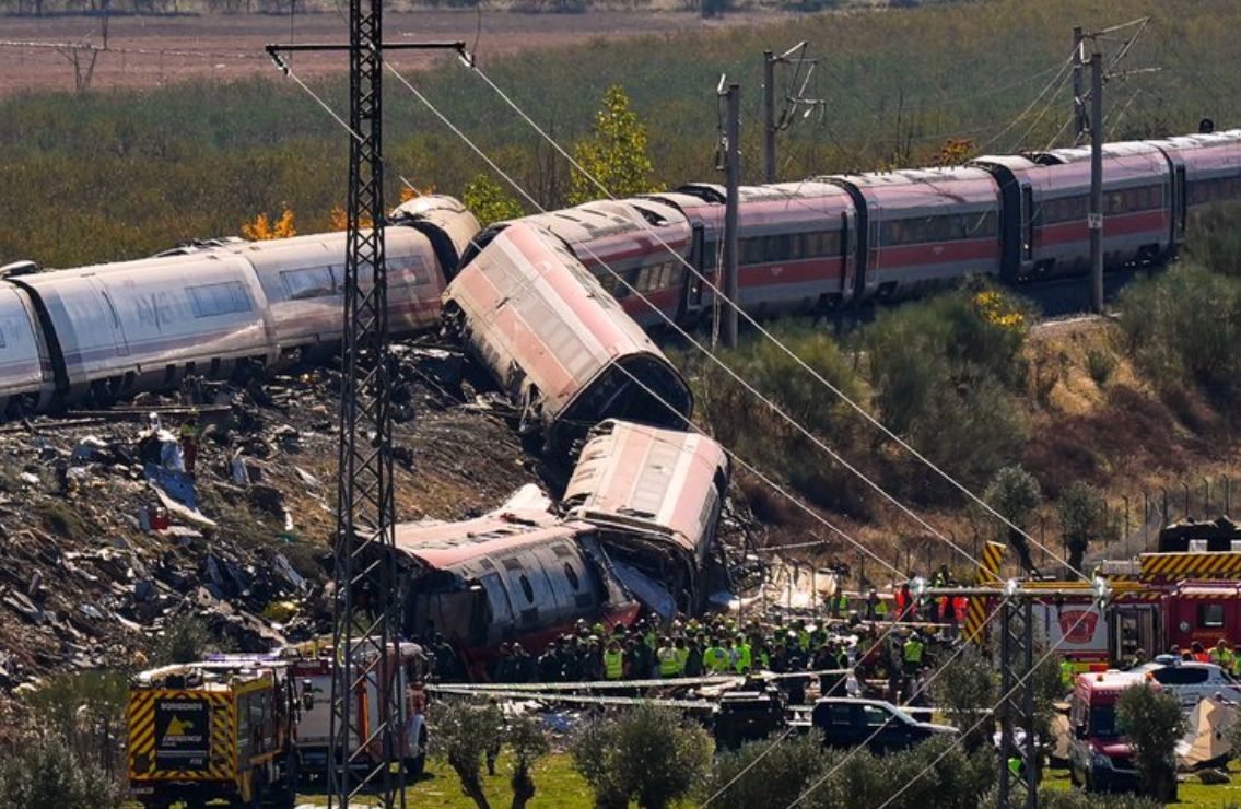 Ισπανία: Τρεις Έλληνες βρέθηκαν στο τρένο της τραγωδίας – Συγκλονίζει η περιγραφή των στιγμών του δυστυχήματος