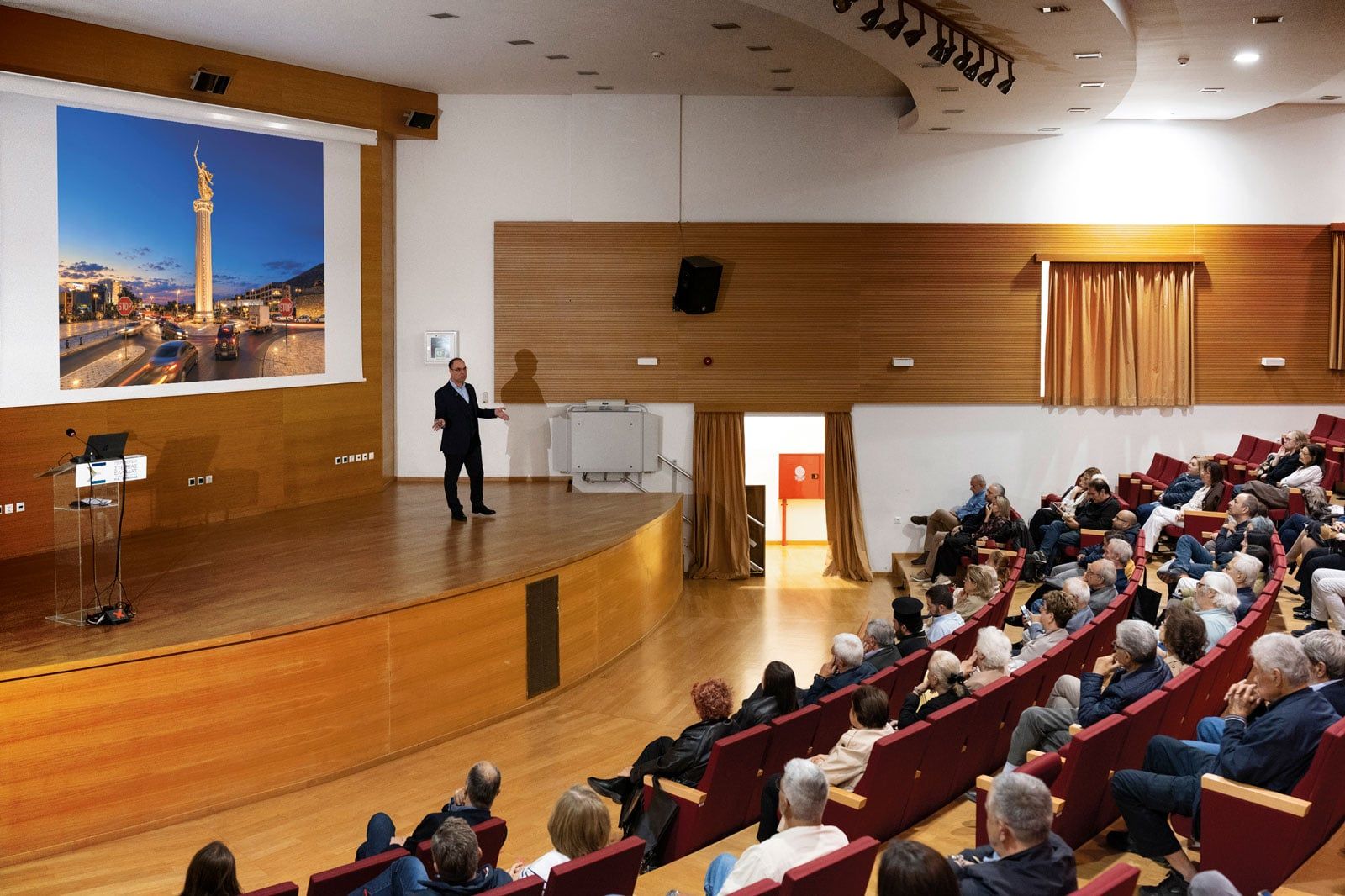 Θανάσης Ζεμπίλης: «Μικρό θαύμα η διάσωση και ανάδειξη των διατηρητέων μνημείων της Χαλκίδας»